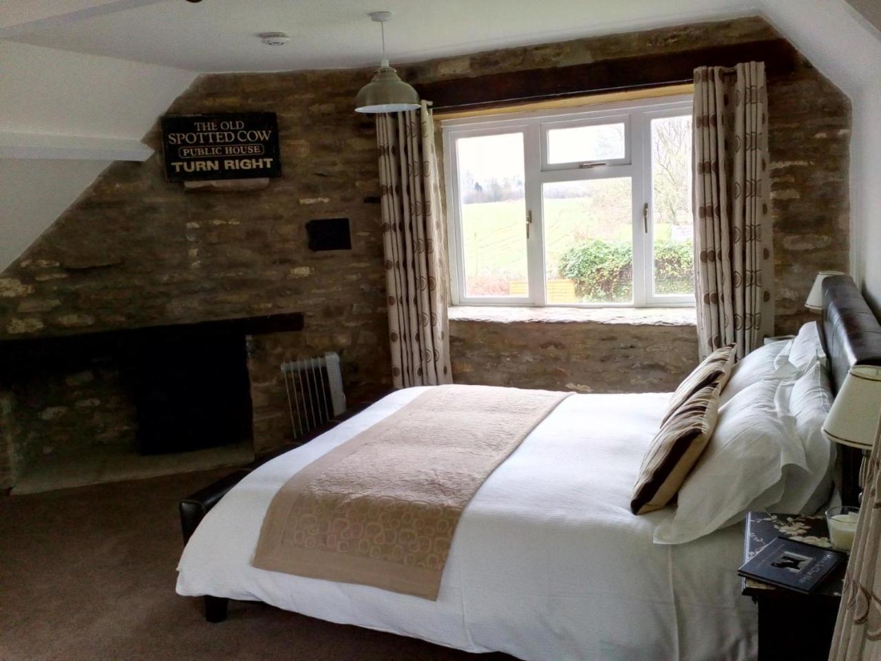 Bed and Breakfast The Old Spotted Cow Marston Meysey Zewnętrze zdjęcie